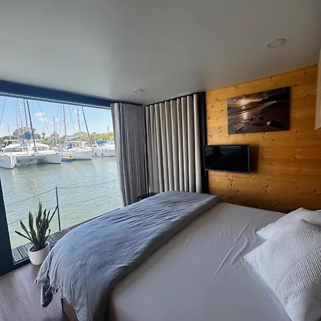 Casas Flotantes - Boatvillage Botel *